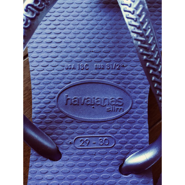 havaianas(ハワイアナス)の【新品未使用】ハワイアナス 18.5〜19.5cm 紫 ビーチサンダル 男女兼用 キッズ/ベビー/マタニティのキッズ靴/シューズ(15cm~)(サンダル)の商品写真