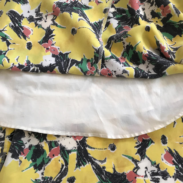 FRAY I.D(フレイアイディー)のフラワー柄フレアスカート レディースのスカート(ひざ丈スカート)の商品写真