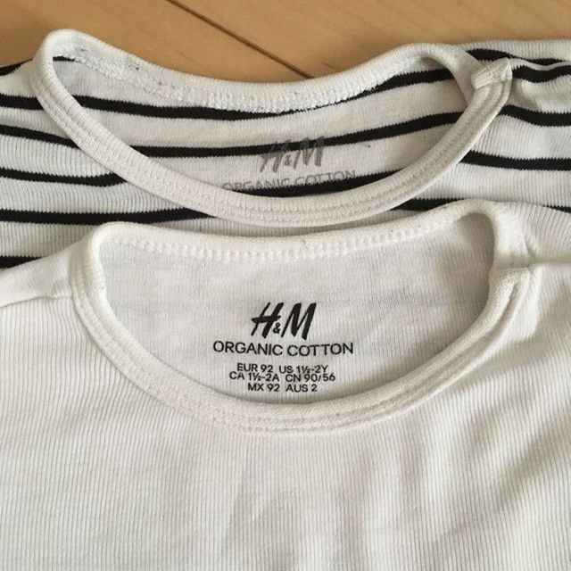 H&M(エイチアンドエム)のH&M長袖ロンパースオーガニックコットン2枚セット9095㎝ボーダー無地シンプル キッズ/ベビー/マタニティのベビー服(~85cm)(カバーオール)の商品写真