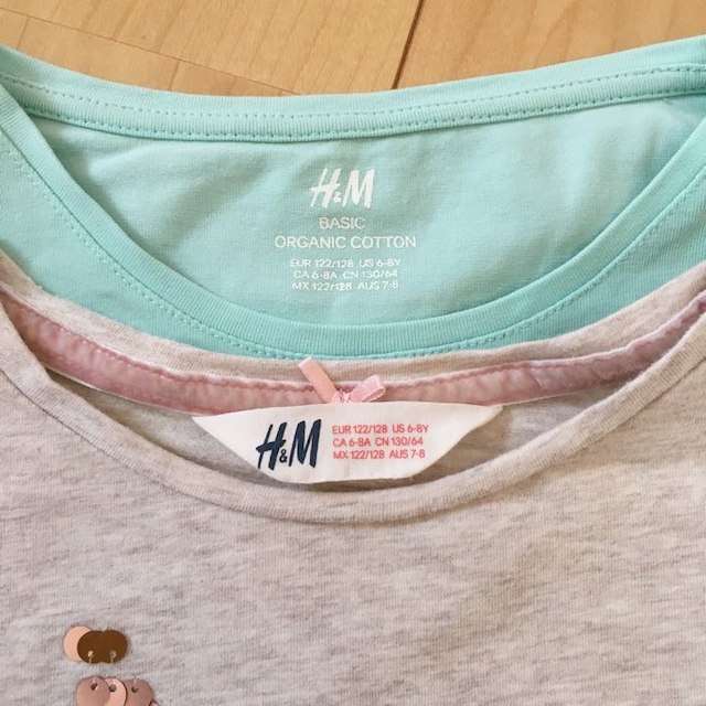 H&M(エイチアンドエム)のH&M130㎝長袖Tシャツ2枚セット女の子スパンコール星柄gap キッズ/ベビー/マタニティのキッズ服女の子用(90cm~)(その他)の商品写真