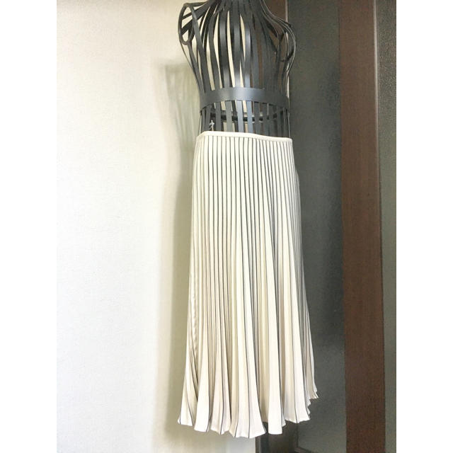 ELLE(エル)の《ELLE》プリーツスカート レディースのスカート(ひざ丈スカート)の商品写真