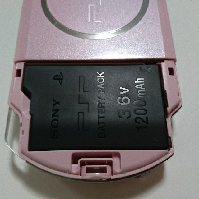 PlayStation Portable(プレイステーションポータブル)のpsp ピンク モンハン3rd エンタメ/ホビーのゲームソフト/ゲーム機本体(携帯用ゲーム機本体)の商品写真