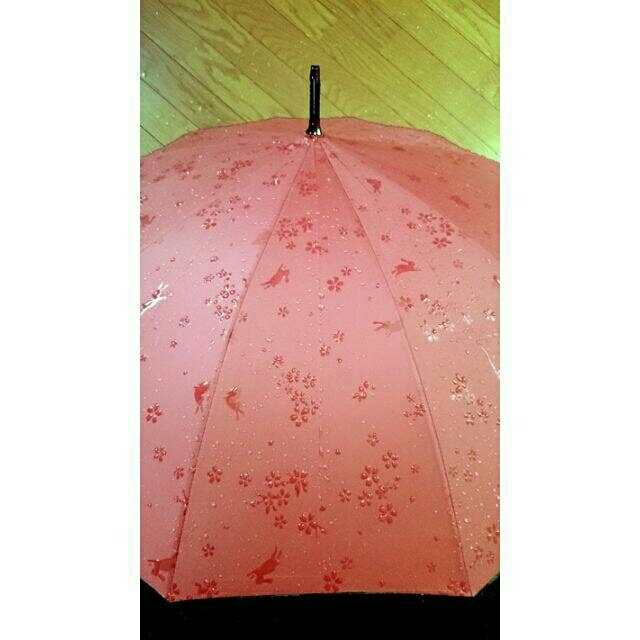 【未使用新品】桜うさぎ柄が浮き出る蛇の目風12本骨傘　ピンク　晴雨兼用 レディースのファッション小物(傘)の商品写真