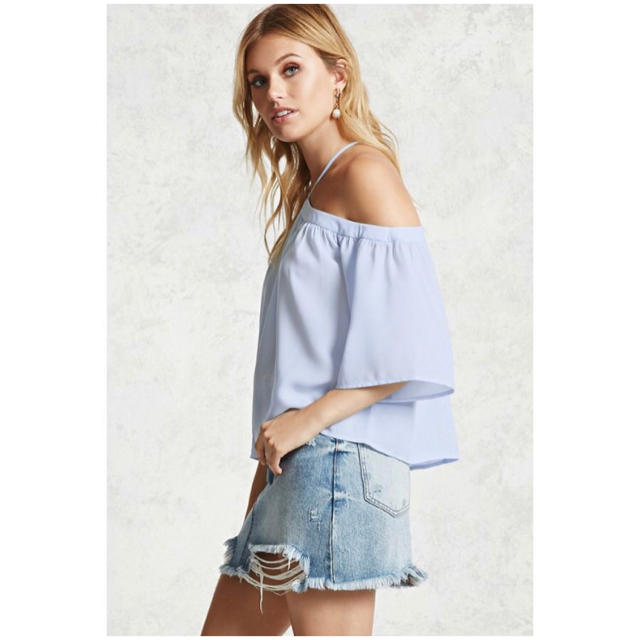 FOREVER 21(フォーエバートゥエンティーワン)のVストラップオフショルダーブラウス レディースのトップス(シャツ/ブラウス(半袖/袖なし))の商品写真