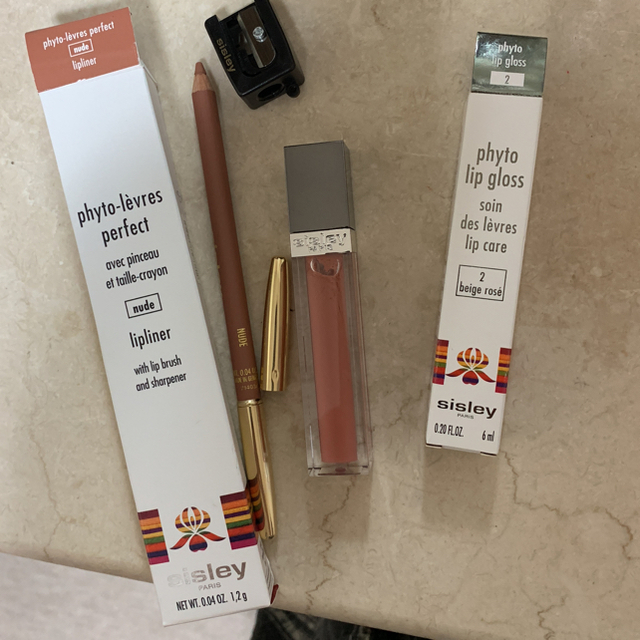 Sisley(シスレー)のmomo様専用sisley phyto lip gloss  #2 beige  コスメ/美容のベースメイク/化粧品(リップグロス)の商品写真