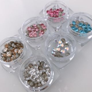 スワロフスキー(SWAROVSKI)のスワロフスキー♡Vカットストーン６色セット(デコパーツ)