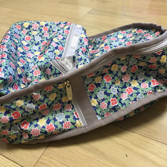 LeSportsac(レスポートサック)のLESPORTSAC 軽量リュック♡花柄 レディースのバッグ(リュック/バックパック)の商品写真