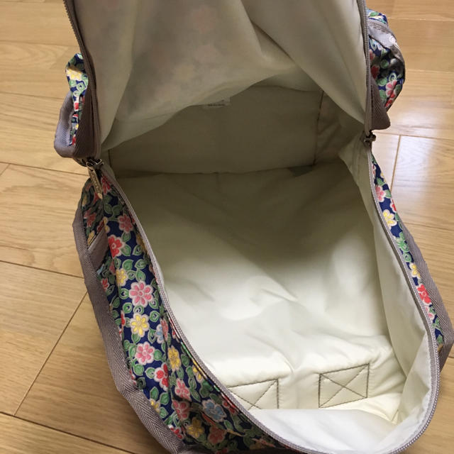 LeSportsac(レスポートサック)のLESPORTSAC 軽量リュック♡花柄 レディースのバッグ(リュック/バックパック)の商品写真