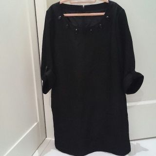 値下💴⤵️黒のシンプルワンピース👗  胸元ビジュー付き  13号(ミニワンピース)