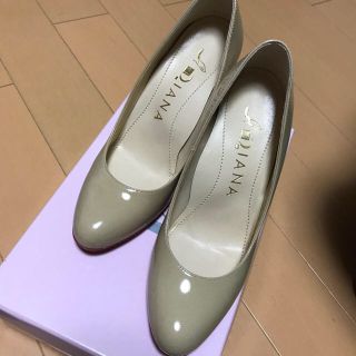 ダイアナ(DIANA)のDIANA ベージュ エナメル パンプス(ハイヒール/パンプス)