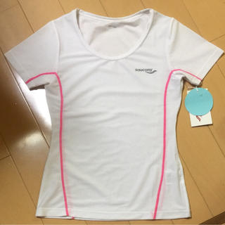 サッカニー(SAUCONY)の新品！saucony スポーツ Tシャツ(Tシャツ(半袖/袖なし))