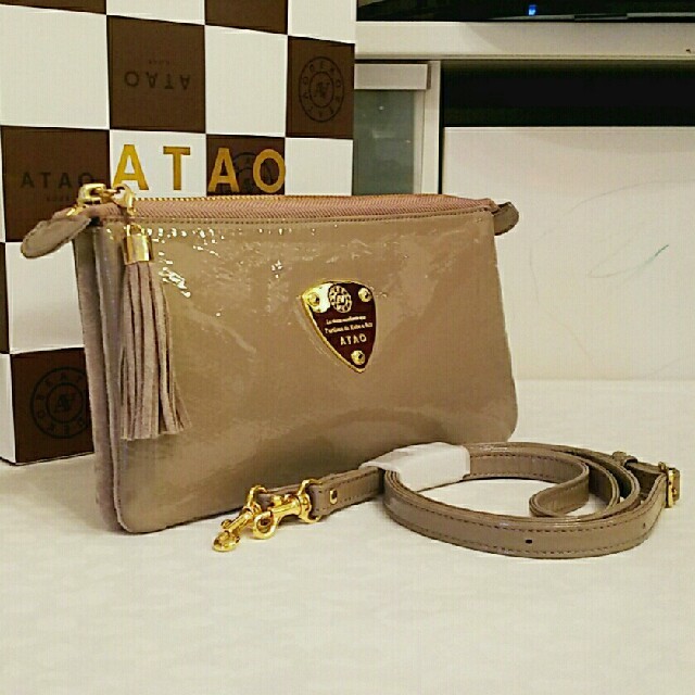 ATAO(アタオ)の《美品》アタオ　ブーブー　グレージュ　(箱無し) レディースのバッグ(ショルダーバッグ)の商品写真