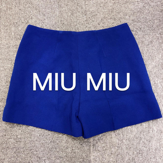 miumiu(ミュウミュウ)のMIU MIU パンツ レディースのパンツ(ショートパンツ)の商品写真