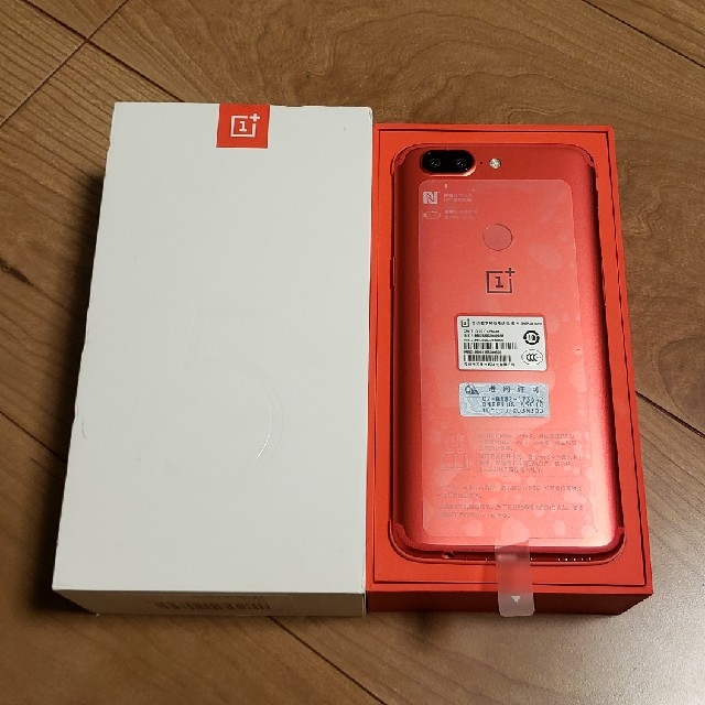 ANDROID(アンドロイド)のONEPLUS 5t A5010 RAM8GB ROM128GB 新品同様 スマホ/家電/カメラのスマートフォン/携帯電話(スマートフォン本体)の商品写真