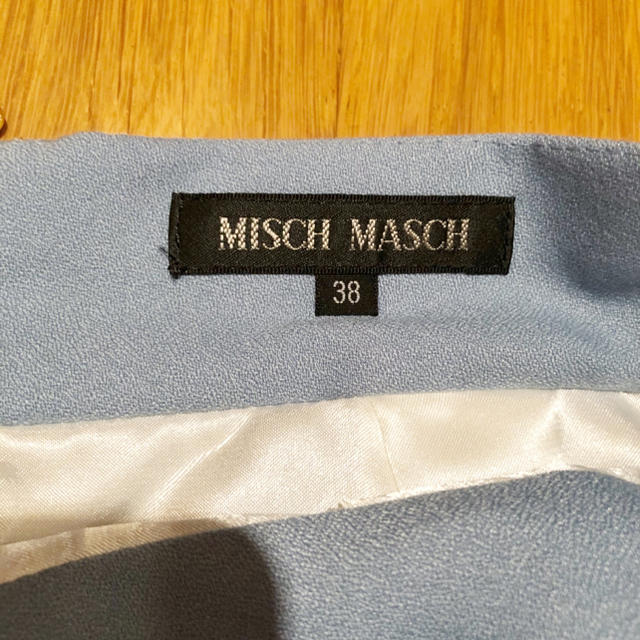 MISCH MASCH(ミッシュマッシュ)の【美品】ミッシュマッシュ 刺繍台形スカート サイズ38 花柄でとても可愛い！ レディースのスカート(ひざ丈スカート)の商品写真