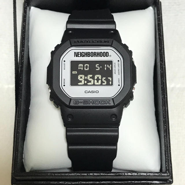 NEIGHBORHOOD(ネイバーフッド)のNEIGHBORHOOD x CASIO G-SHOCK DW-5600 黒白 メンズの時計(腕時計(デジタル))の商品写真