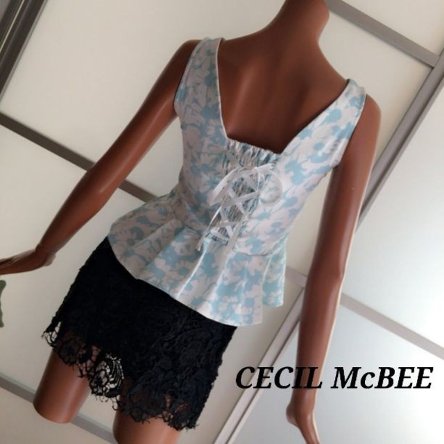 CECIL McBEE(セシルマクビー)のセシルマクビー バックリボン♡ ペプラム リップ リエンダ レディースのトップス(カットソー(半袖/袖なし))の商品写真