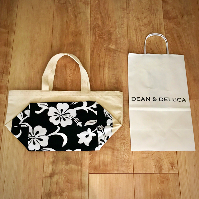 DEAN & DELUCA(ディーンアンドデルーカ)のDEAN&DELUCA ハワイ 限定 バッグ ハイビスカス 柄表面出 早い者勝ち レディースのバッグ(トートバッグ)の商品写真