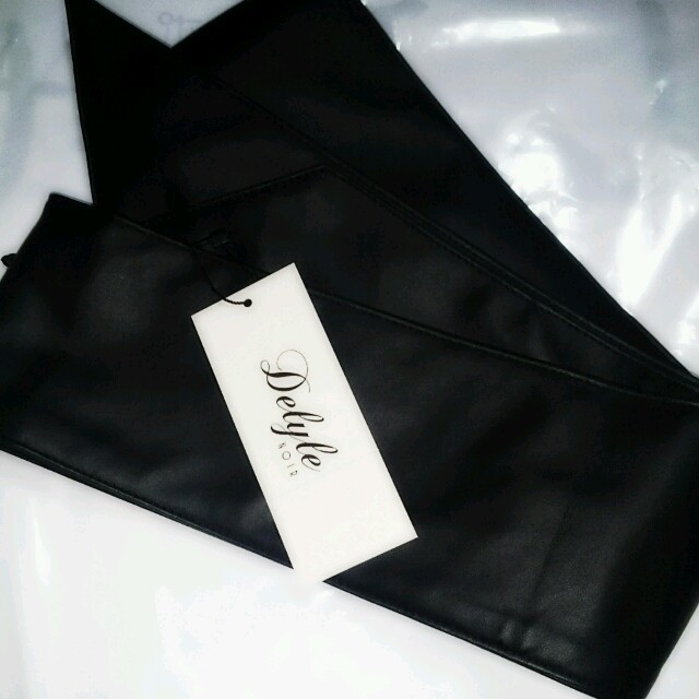 Delyle NOIR(デイライルノアール)のフェイクレザーリボンベルト♥ レディースのファッション小物(ベルト)の商品写真