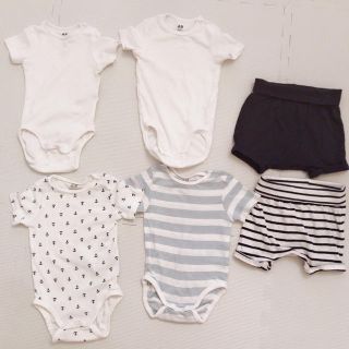 エイチアンドエム(H&M)の専用★白ロンパース2枚(ロンパース)