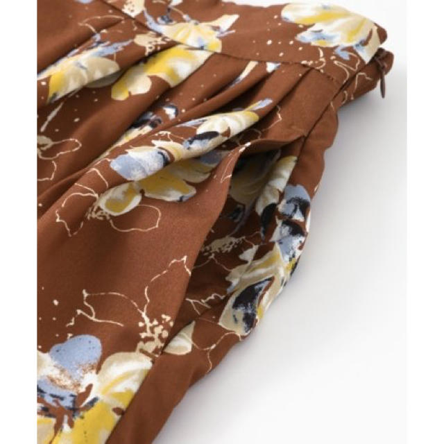 KBF(ケービーエフ)のKBF  フロントスリットプリントスカート＊UR 花柄ブラウン レディースのスカート(ロングスカート)の商品写真