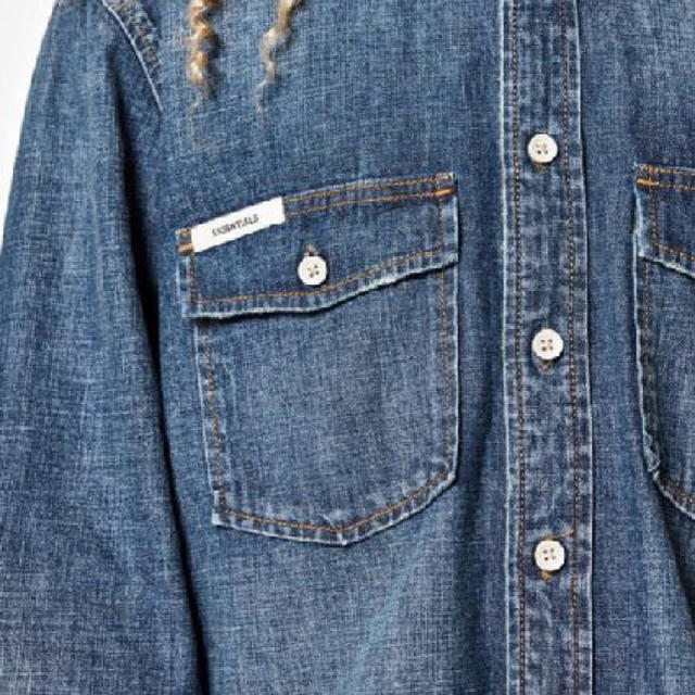 FEAR OF GOD(フィアオブゴッド)のEssentialsDenimLongSleeveButtonUpShirtL  メンズのトップス(シャツ)の商品写真