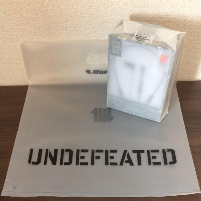 Beats by Dr Dre(ビーツバイドクタードレ)の【即日配送】Undefeated × Beats Pills イヤホン スマホ/家電/カメラのオーディオ機器(ヘッドフォン/イヤフォン)の商品写真