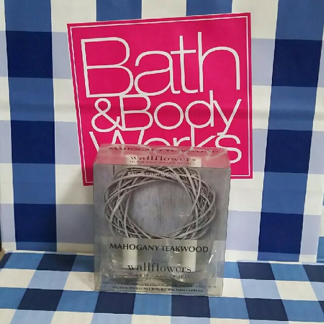 Bath & Body Works(バスアンドボディーワークス)の美品！ バスアンドボディワークス ウォールフラワー プラグとリフィルセット コスメ/美容のリラクゼーション(アロマポット/アロマランプ/芳香器)の商品写真