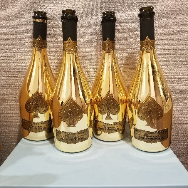 Dom Pérignon(ドンペリニヨン)のアルマンドブルニャックGOLD空瓶4本袋付きセット！ インテリア/住まい/日用品のキッチン/食器(容器)の商品写真