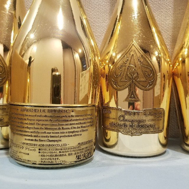 Dom Pérignon(ドンペリニヨン)のアルマンドブルニャックGOLD空瓶4本袋付きセット！ インテリア/住まい/日用品のキッチン/食器(容器)の商品写真