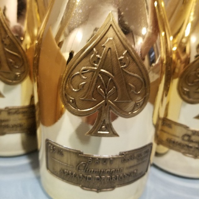 Dom Pérignon(ドンペリニヨン)のアルマンドブルニャックGOLD空瓶4本袋付きセット！ インテリア/住まい/日用品のキッチン/食器(容器)の商品写真