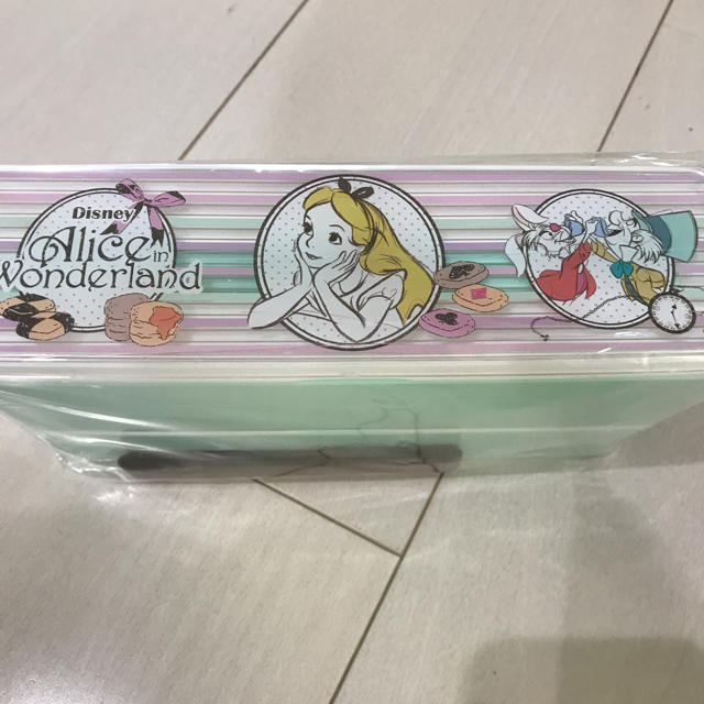 Disney アリス お弁当箱 ディズニーストア ファンタミリアの通販 By レディースキッズ 雑貨 ディズニーならラクマ