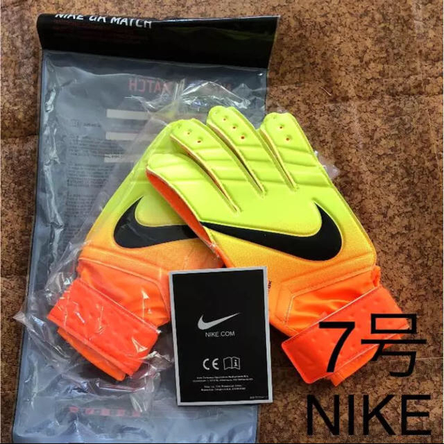 NIKE(ナイキ)の新品☆NIKEゴールキーパーグローブ  スポーツ/アウトドアのサッカー/フットサル(その他)の商品写真