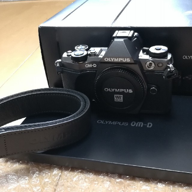 大流行中！ OLYMPUS オマケ付！ edition limited markⅡ E-M5 olympus