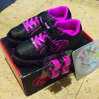 ヒーリーズ(HEELYS)のローラーシューズ　23㎝　新品(ローラーシューズ)