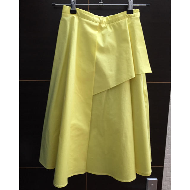 ZARA(ザラ)のザラ デザインスカート レモンイエロー XSサイズ レディースのスカート(ひざ丈スカート)の商品写真