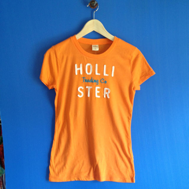 Hollister(ホリスター)のHollister★マンゴーTシャツL レディースのトップス(Tシャツ(半袖/袖なし))の商品写真