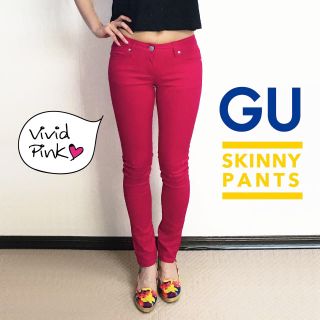 ジーユー(GU)のGU ピンク スキニーパンツ(スキニーパンツ)