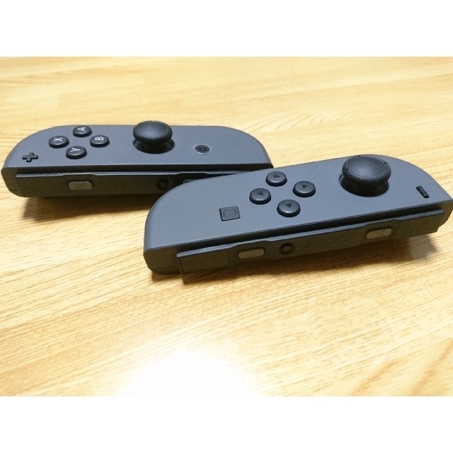 Nintendo Switch(ニンテンドースイッチ)の まぁ様専用 任天堂 スイッチ ジョイコン グレー (L) (R) 2点セット  エンタメ/ホビーのゲームソフト/ゲーム機本体(その他)の商品写真