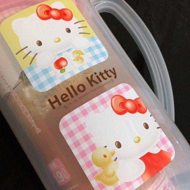 サンリオ(サンリオ)の ハローキティ HELLO KITTY サンリオ スリム型 冷茶ポット 未使用品 インテリア/住まい/日用品のキッチン/食器(容器)の商品写真