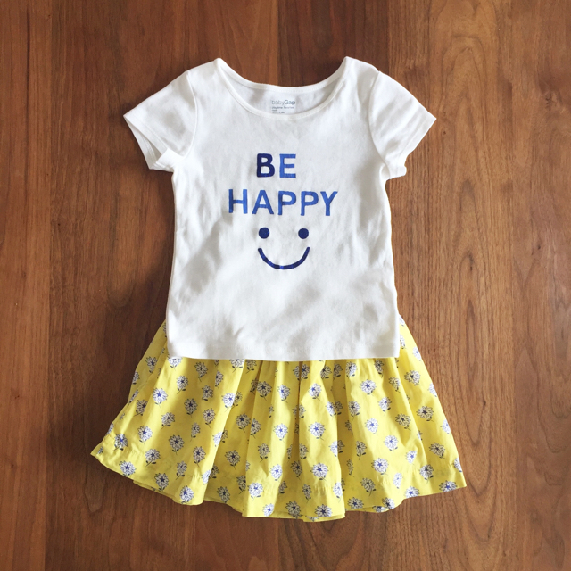 babyGAP(ベビーギャップ)のbaby gap スマイルＴシャツ❗️サングラスは付きませんww キッズ/ベビー/マタニティのキッズ服女の子用(90cm~)(Tシャツ/カットソー)の商品写真