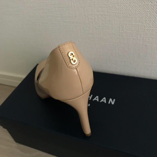 Cole Haan(コールハーン)の【超美品】コールハーン cole haan ベージュパンプス レディースの靴/シューズ(ハイヒール/パンプス)の商品写真