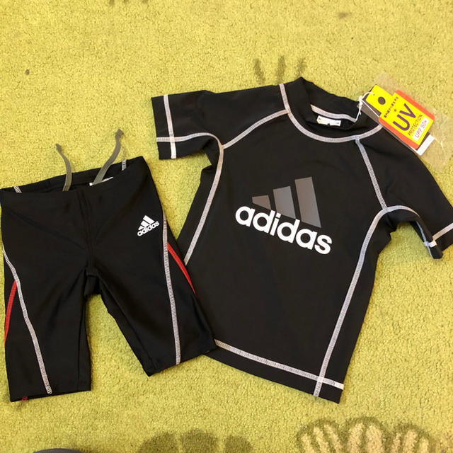 adidas(アディダス)の値下！！adidas 水着上下セット 110-120 キッズ/ベビー/マタニティのキッズ服男の子用(90cm~)(水着)の商品写真