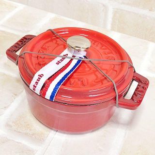 ストウブ(STAUB)の【新品】ストウブ　ココットラウンドチェリー10cm 40509-799(調理道具/製菓道具)