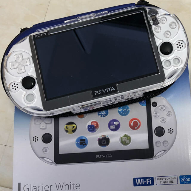 PlayStation Vita(プレイステーションヴィータ)のPSVITA 2000 エンタメ/ホビーのゲームソフト/ゲーム機本体(携帯用ゲーム機本体)の商品写真