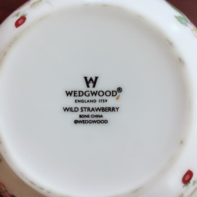 WEDGWOOD(ウェッジウッド)の♡WEDGWOOD♡ワイルドストロベリー♡ティーポット インテリア/住まい/日用品のキッチン/食器(食器)の商品写真