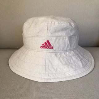 アディダス(adidas)の新品☆adidas リネン バケットハット ナチュラル 生成 ピンクのロゴ☆(ハット)