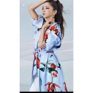 エイチアンドエム(H&M)の安室奈美恵 H&M コラボ フローラルガウン Mサイズ(ガウンコート)