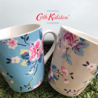 キャスキッドソン(Cath Kidston)の【新品未使用】Cath Kidston ペアマグカップ（ブルー/ピンクベージュ）(グラス/カップ)