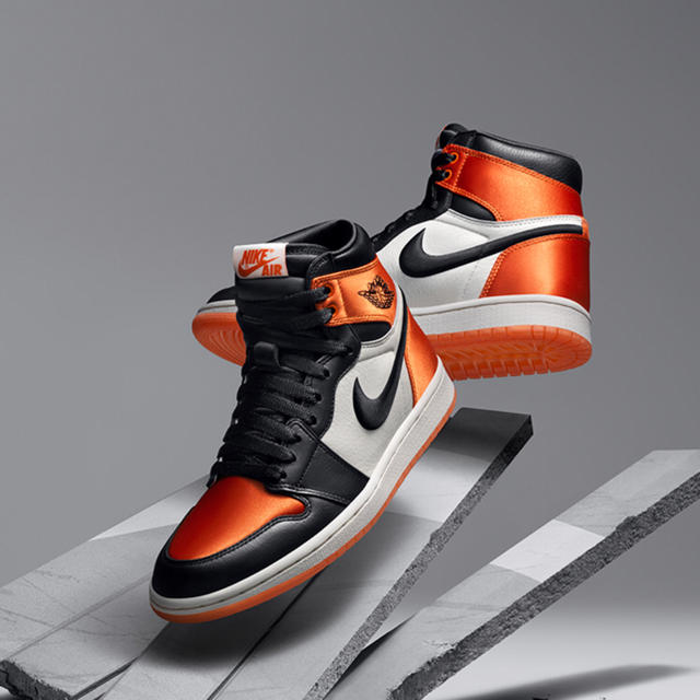 NIKE(ナイキ)のair jordan 1 shattered backboard satin  レディースの靴/シューズ(スニーカー)の商品写真